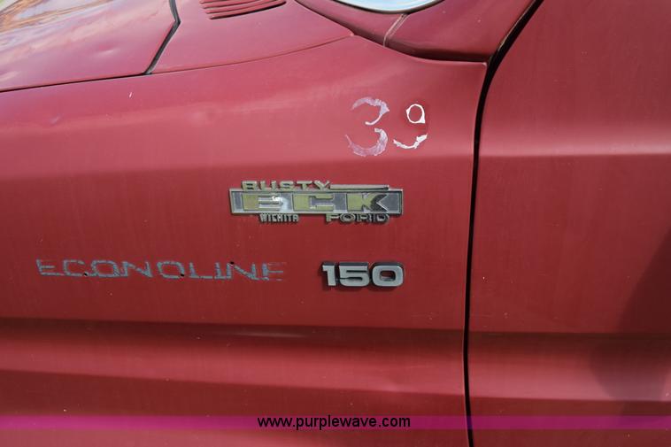 image for item L2557 1989 Ford Econoline E150 van