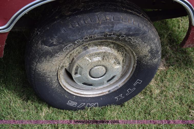 image for item L2557 1989 Ford Econoline E150 van