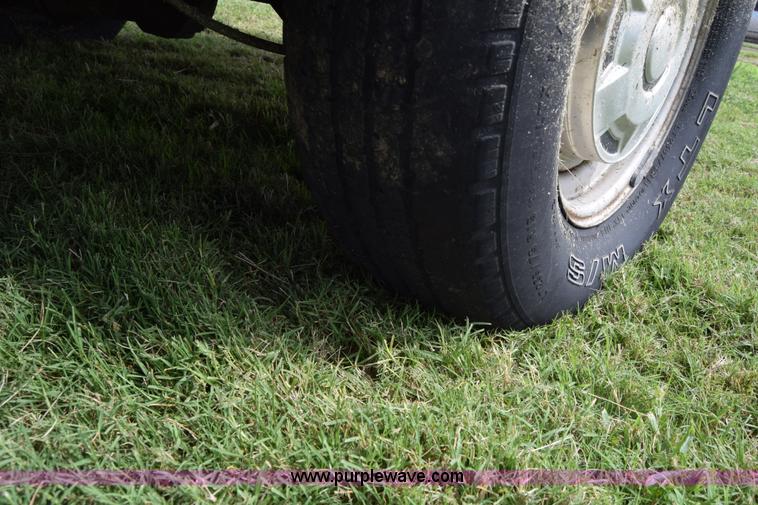 image for item L2557 1989 Ford Econoline E150 van