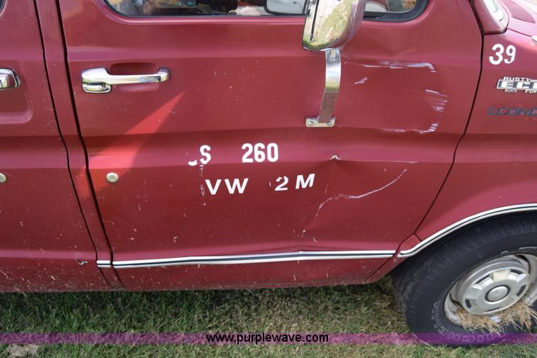 image for item L2557 1989 Ford Econoline E150 van