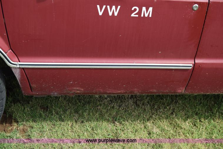 image for item L2557 1989 Ford Econoline E150 van