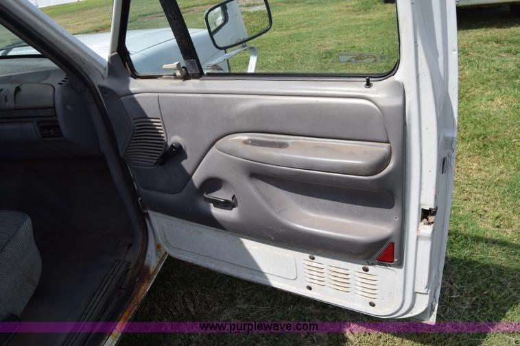 image for item L2558 1994 Ford F250 HD flatbed pickup truck