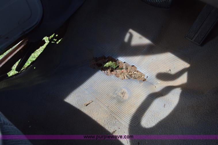 image for item L2558 1994 Ford F250 HD flatbed pickup truck