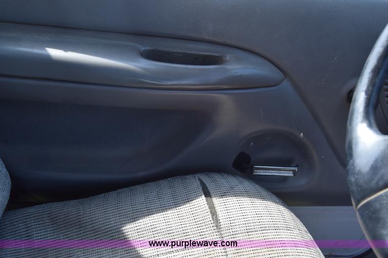 image for item L2558 1994 Ford F250 HD flatbed pickup truck