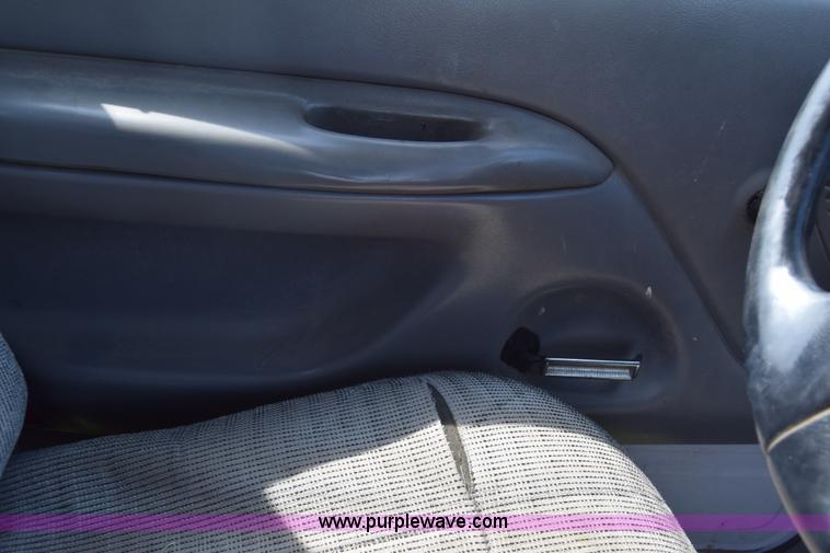 image for item L2558 1994 Ford F250 HD flatbed pickup truck