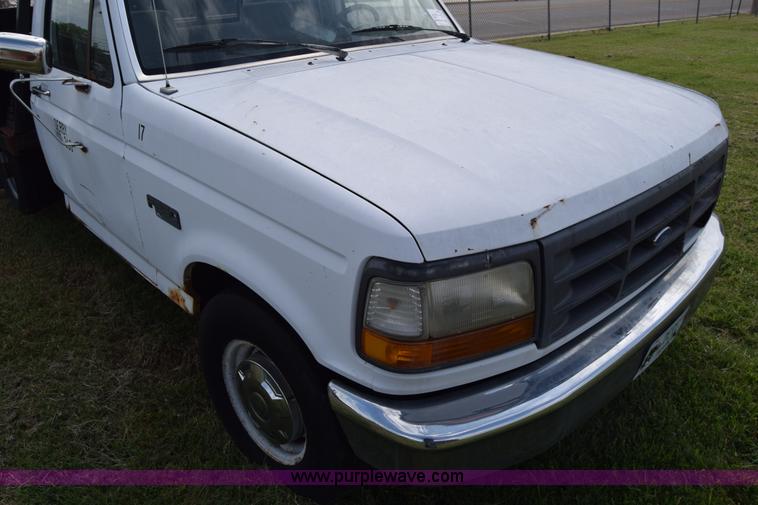 image for item L2558 1994 Ford F250 HD flatbed pickup truck