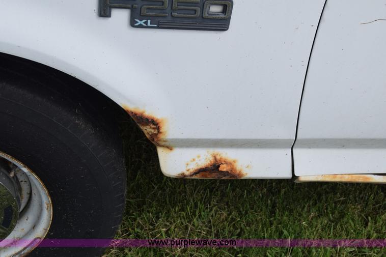 image for item L2558 1994 Ford F250 HD flatbed pickup truck