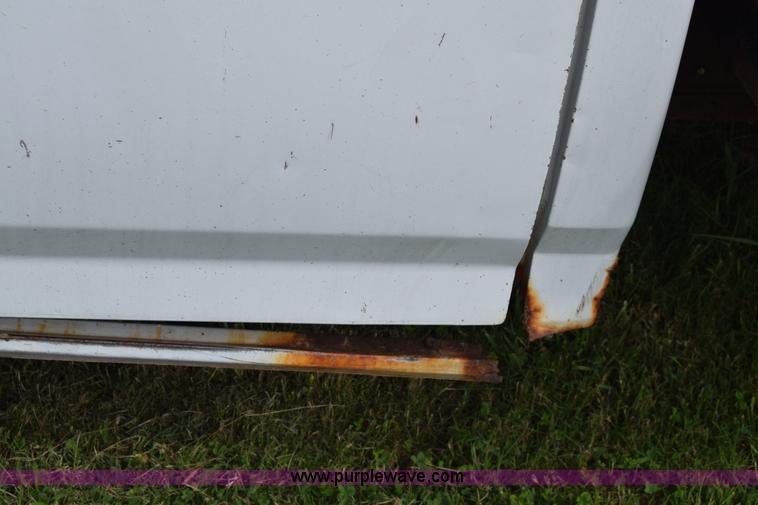 image for item L2558 1994 Ford F250 HD flatbed pickup truck