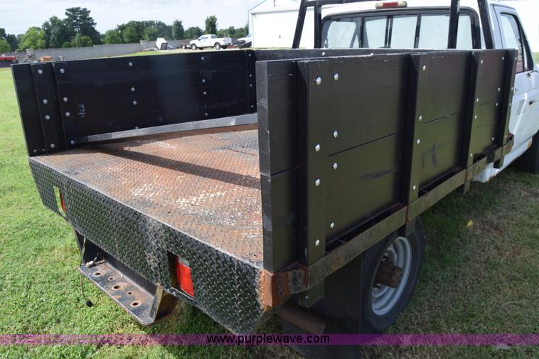 image for item L2558 1994 Ford F250 HD flatbed pickup truck