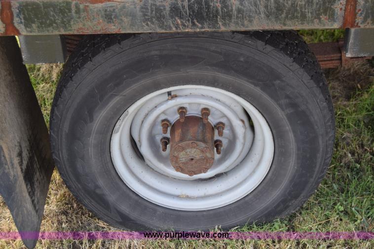 image for item L2558 1994 Ford F250 HD flatbed pickup truck