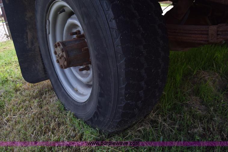 image for item L2558 1994 Ford F250 HD flatbed pickup truck