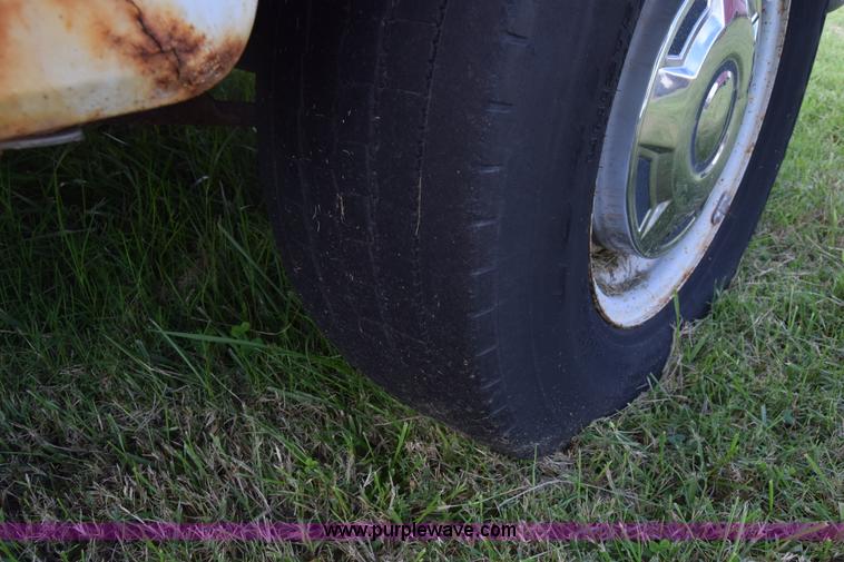 image for item L2558 1994 Ford F250 HD flatbed pickup truck