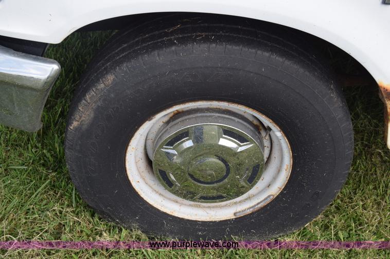 image for item L2558 1994 Ford F250 HD flatbed pickup truck