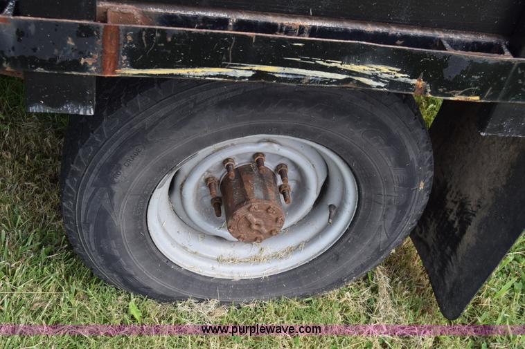 image for item L2558 1994 Ford F250 HD flatbed pickup truck