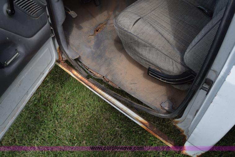 image for item L2558 1994 Ford F250 HD flatbed pickup truck