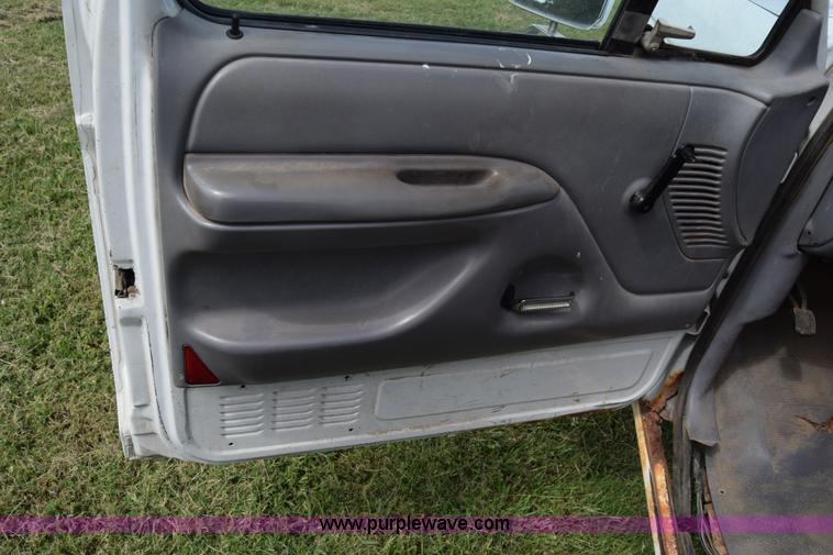 image for item L2558 1994 Ford F250 HD flatbed pickup truck