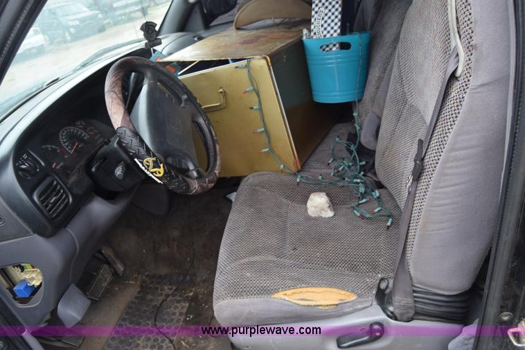 image for item L2573 1999 Dodge Ram 1500 Quad Cab pickup truck