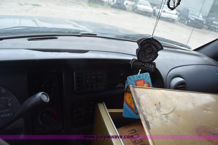 image for item L2573 1999 Dodge Ram 1500 Quad Cab pickup truck