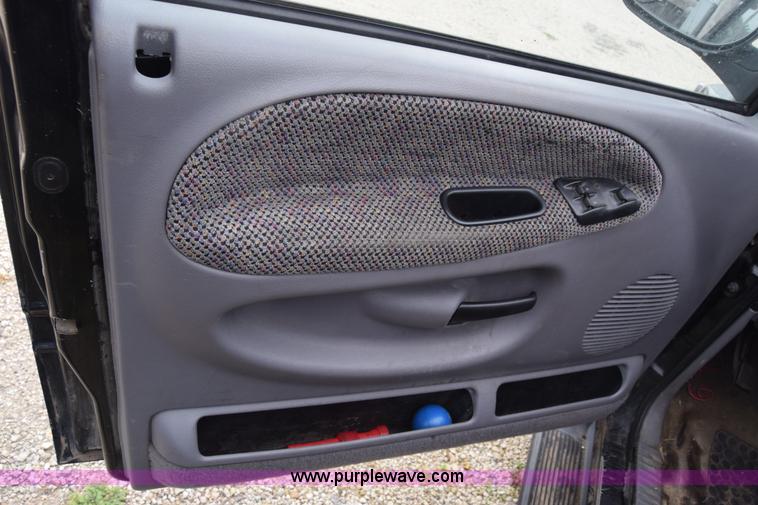 image for item L2573 1999 Dodge Ram 1500 Quad Cab pickup truck