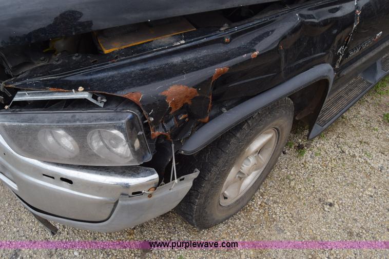 image for item L2573 1999 Dodge Ram 1500 Quad Cab pickup truck