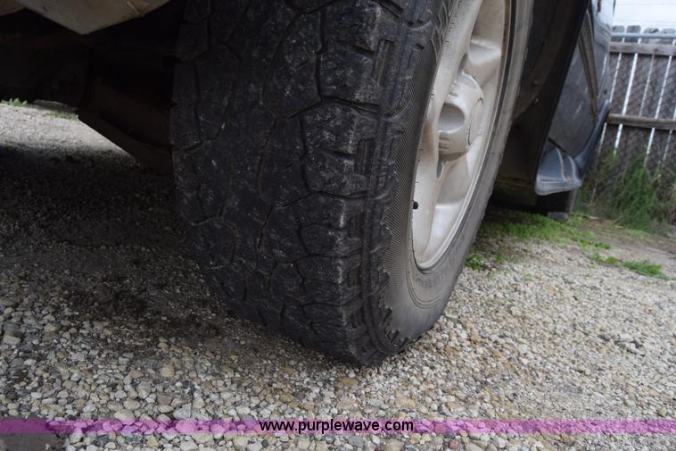 image for item L2573 1999 Dodge Ram 1500 Quad Cab pickup truck