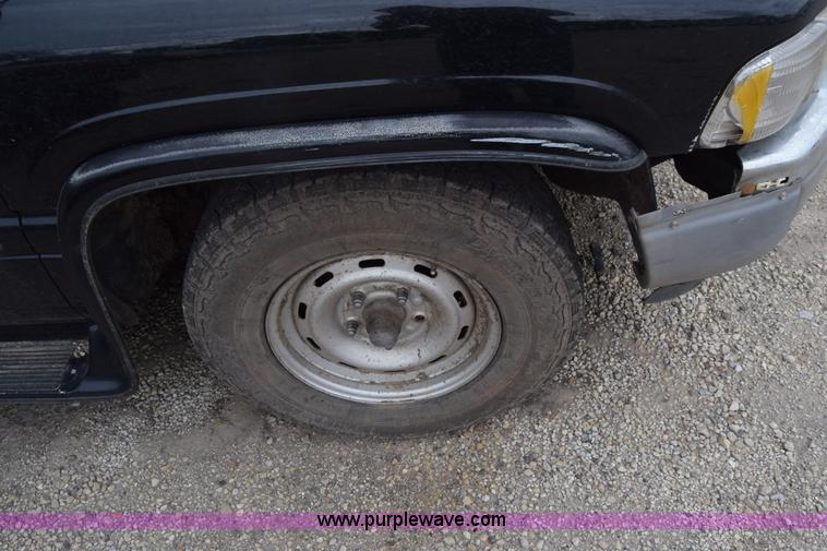 image for item L2573 1999 Dodge Ram 1500 Quad Cab pickup truck