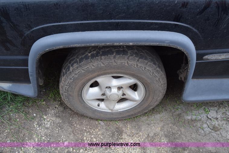 image for item L2573 1999 Dodge Ram 1500 Quad Cab pickup truck