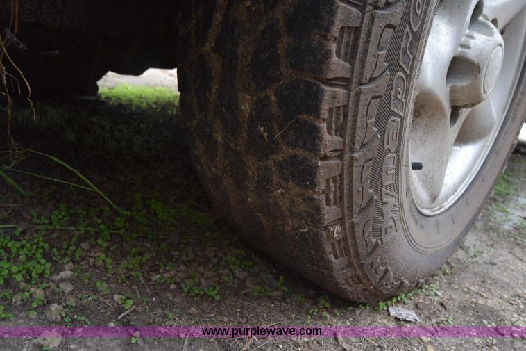 image for item L2573 1999 Dodge Ram 1500 Quad Cab pickup truck