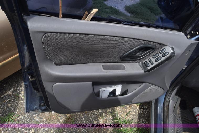 image for item L2578 2001 Ford Escape SUV