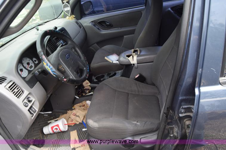 image for item L2578 2001 Ford Escape SUV