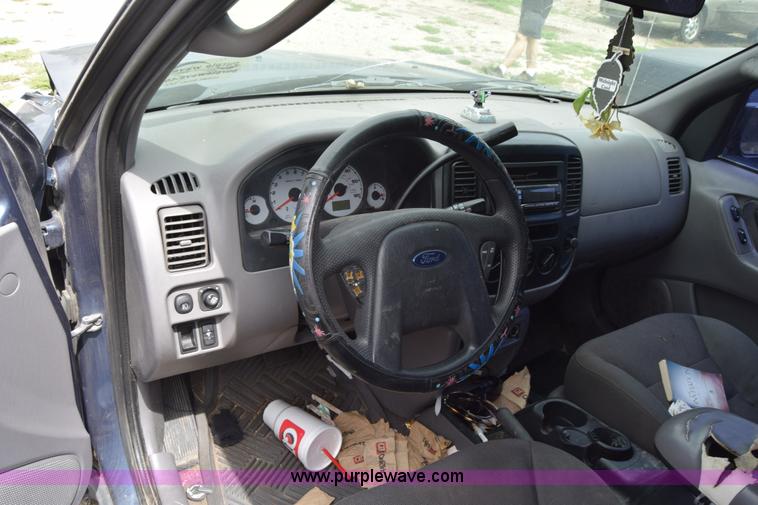 image for item L2578 2001 Ford Escape SUV