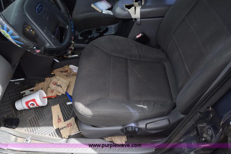 image for item L2578 2001 Ford Escape SUV