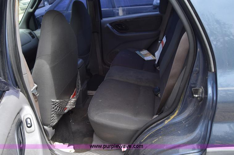 image for item L2578 2001 Ford Escape SUV