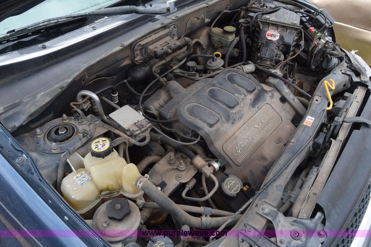 image for item L2578 2001 Ford Escape SUV