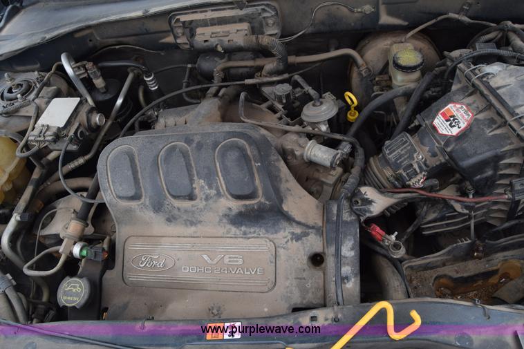 image for item L2578 2001 Ford Escape SUV