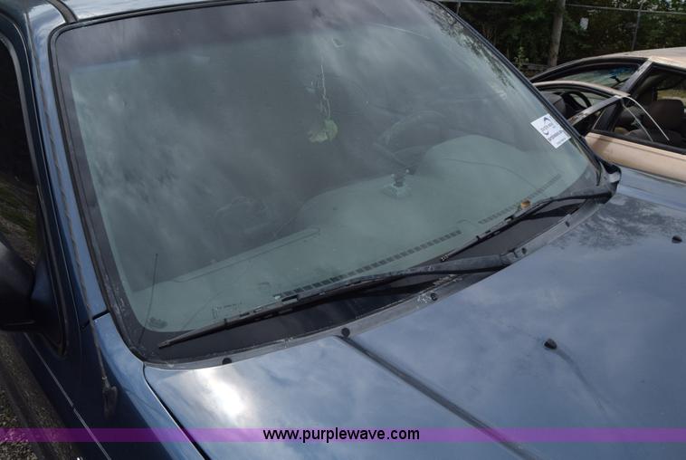 image for item L2578 2001 Ford Escape SUV