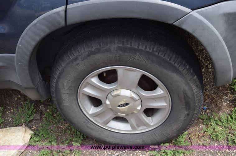 image for item L2578 2001 Ford Escape SUV