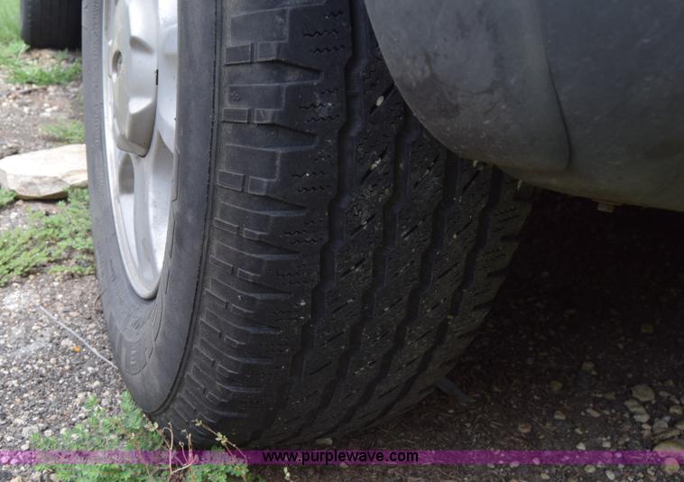 image for item L2578 2001 Ford Escape SUV