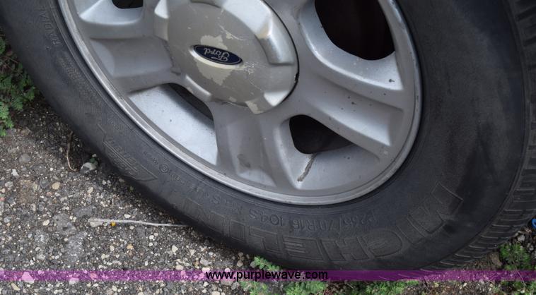 image for item L2578 2001 Ford Escape SUV