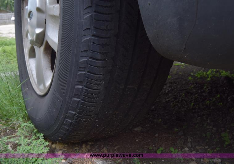 image for item L2578 2001 Ford Escape SUV