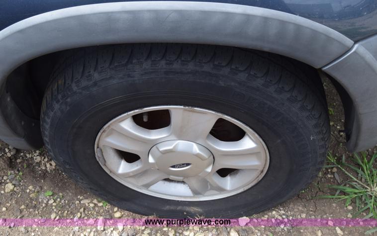 image for item L2578 2001 Ford Escape SUV