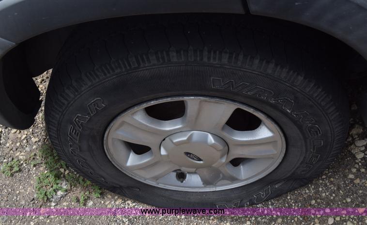 image for item L2578 2001 Ford Escape SUV