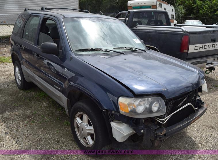 image for item L2580 2002 Ford Escape SUV