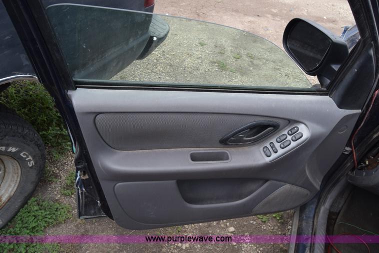 image for item L2580 2002 Ford Escape SUV