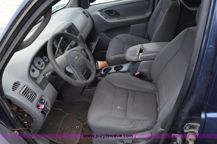 image for item L2580 2002 Ford Escape SUV