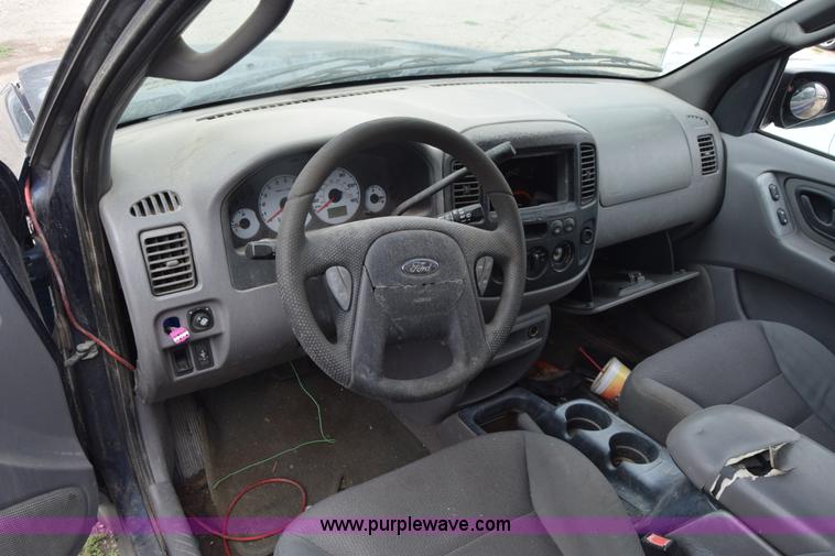 image for item L2580 2002 Ford Escape SUV