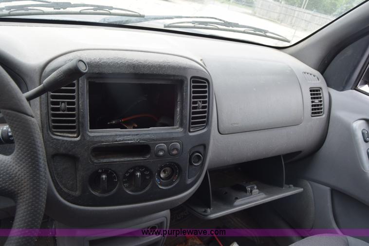 image for item L2580 2002 Ford Escape SUV
