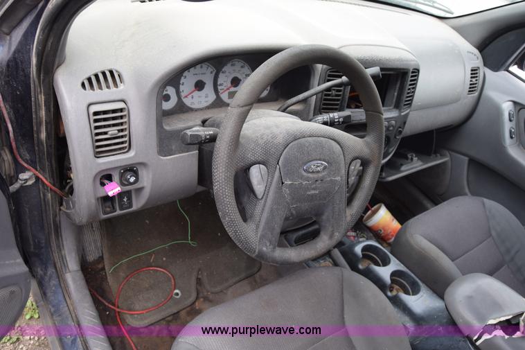 image for item L2580 2002 Ford Escape SUV