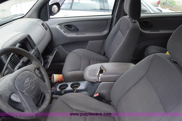 image for item L2580 2002 Ford Escape SUV