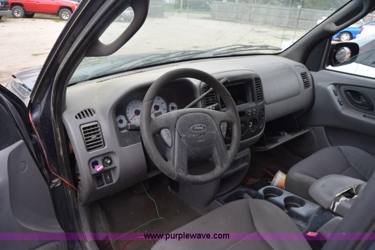 image for item L2580 2002 Ford Escape SUV